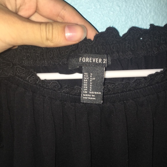 💓Cute Forever 21 off the shoulder top! - Picture 3 of 3